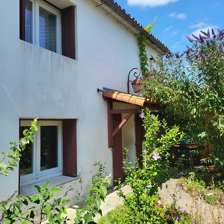 La Maison Rouge Paisible Maison De Pays Saujon